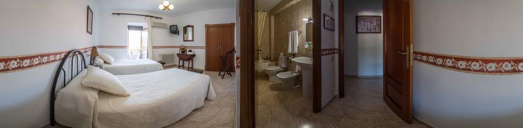 Hostal Alba Taruta Guadalupe  Luaran gambar