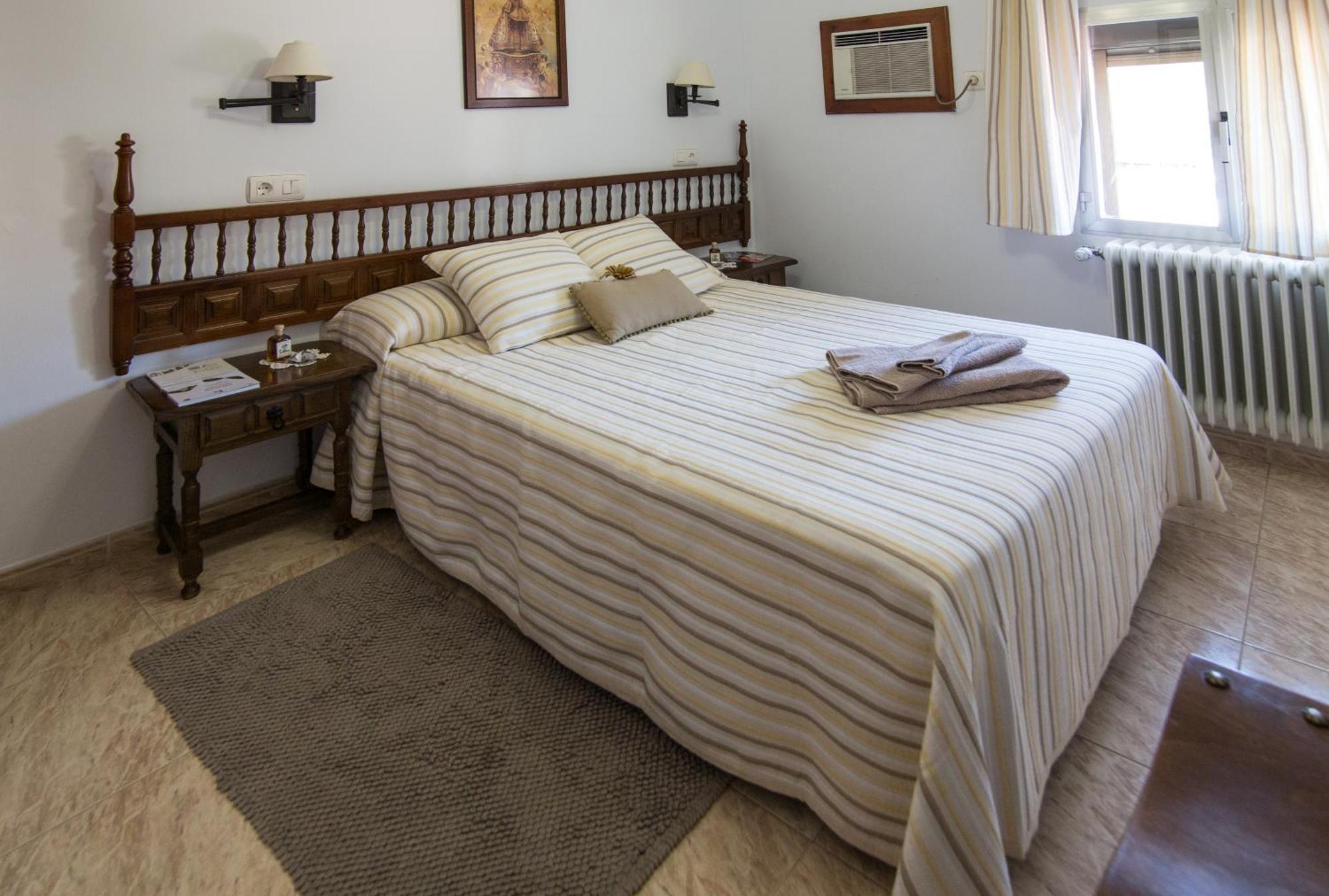 Hostal Alba Taruta Guadalupe  Bilik gambar
