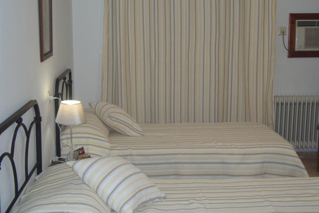Hostal Alba Taruta Guadalupe  Luaran gambar