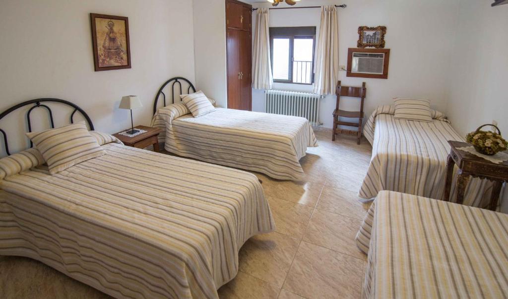 Hostal Alba Taruta Guadalupe  Luaran gambar