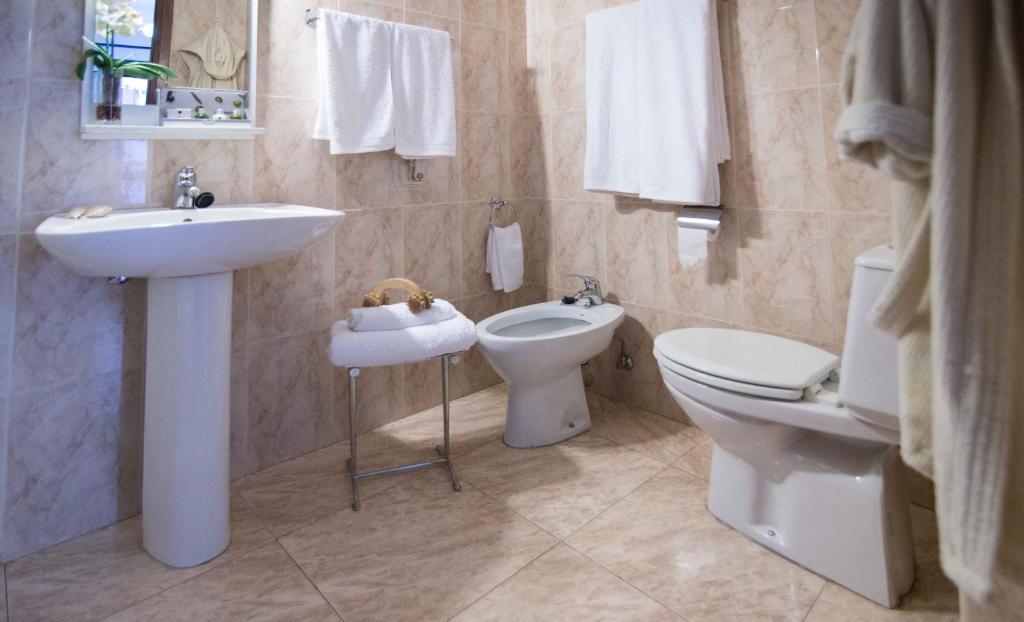 Hostal Alba Taruta Guadalupe  Luaran gambar