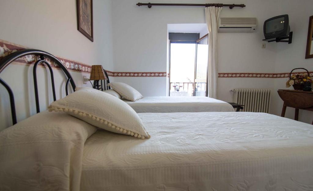 Hostal Alba Taruta Guadalupe  Luaran gambar