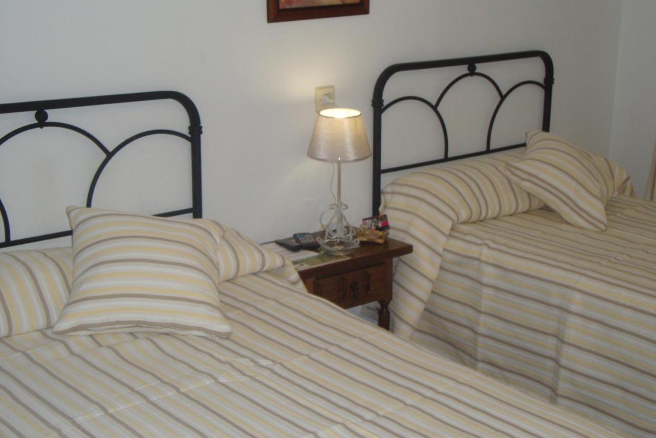 Hostal Alba Taruta Guadalupe  Luaran gambar