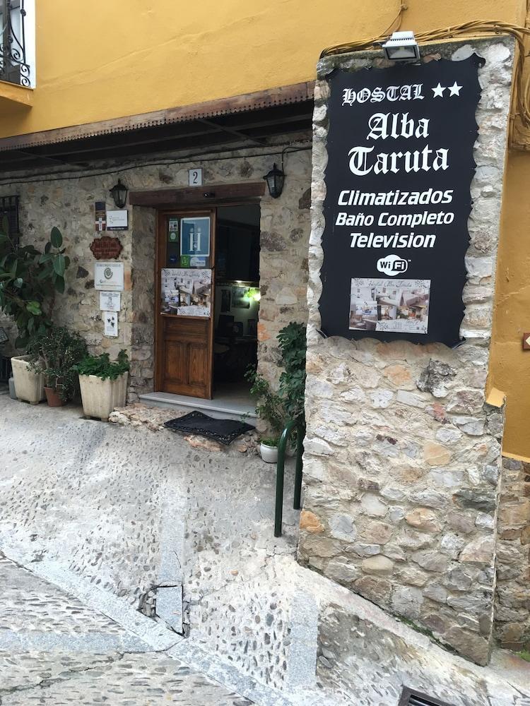 Hostal Alba Taruta Guadalupe  Luaran gambar