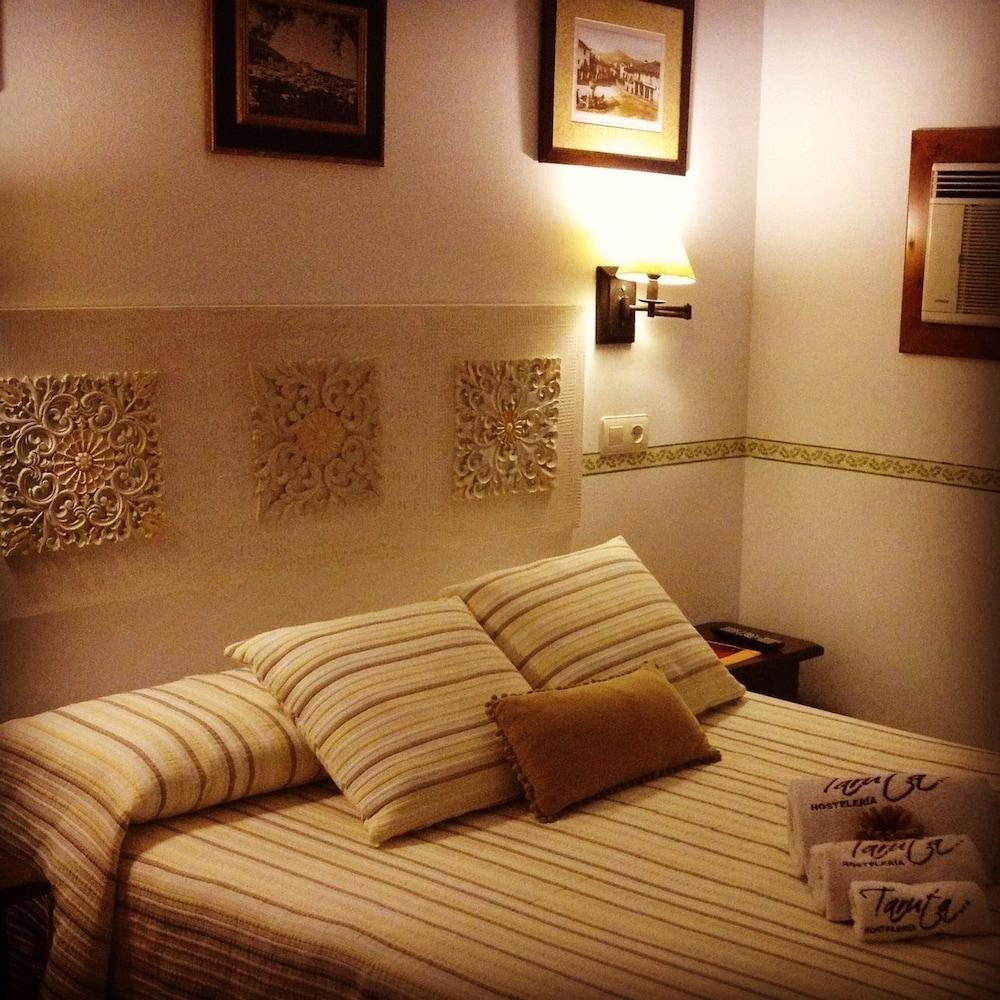 Hostal Alba Taruta Guadalupe  Luaran gambar